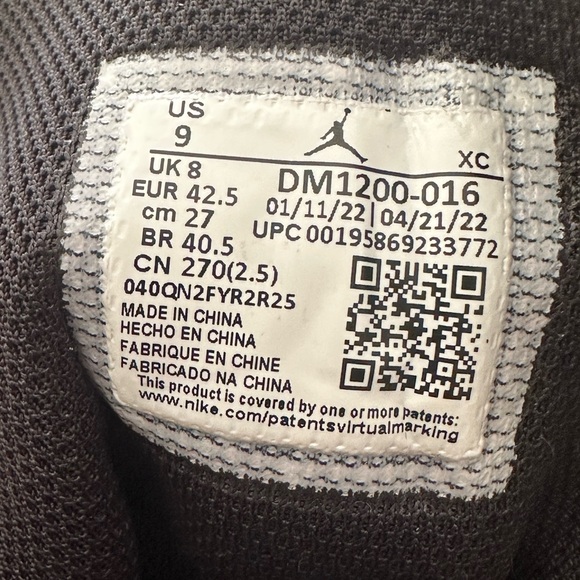 Air Jordan 1 MID SE Black/University Red-White (Size 9) - Picture 5 of 7